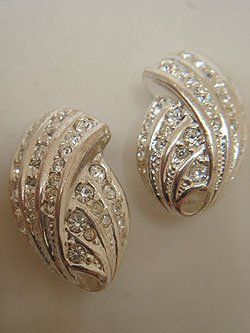 画像1: silver color & rhinestone earring