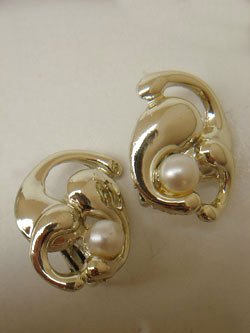 画像1: gold & pearl design earring