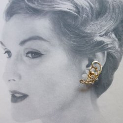 画像3: gold wire and rhinestone earring