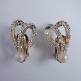 pearl beads & rhinestone earring