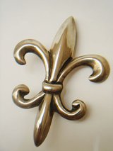fleur-de-lis silver brooch