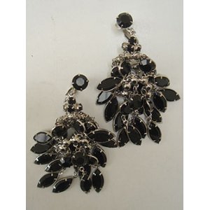 画像: black chandelier earring