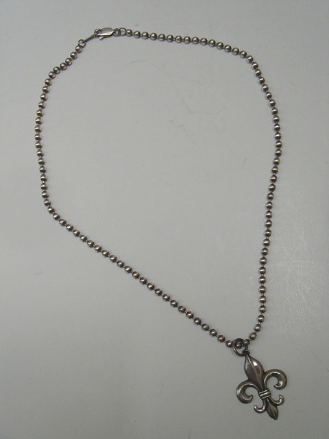 画像: silver necklace