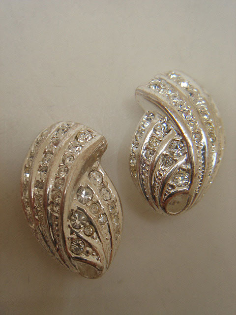 画像: silver color & rhinestone earring