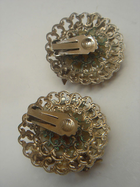 画像: bronze flower & rhinestone big earring