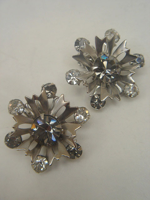 画像: silver rhinestone flower earring