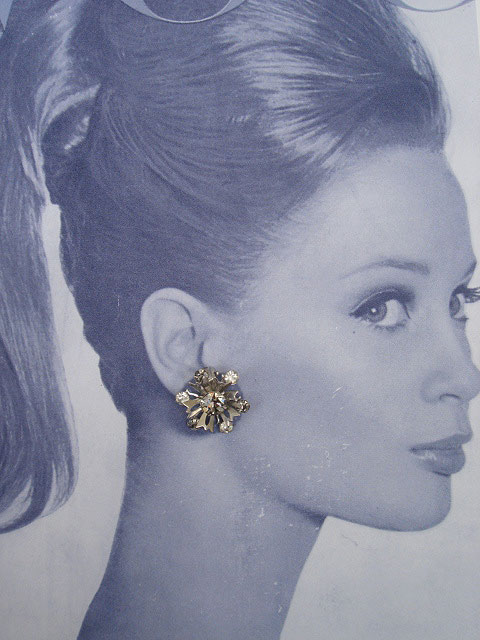 画像: silver rhinestone flower earring