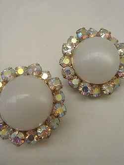 画像1: white dome & aurora rhinestone earring