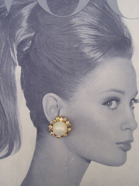 画像: white dome & aurora rhinestone earring