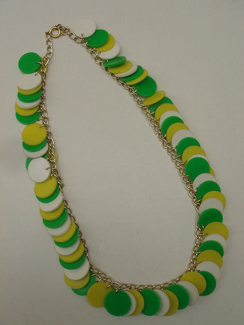 画像: green,yellow,white plastic necklace