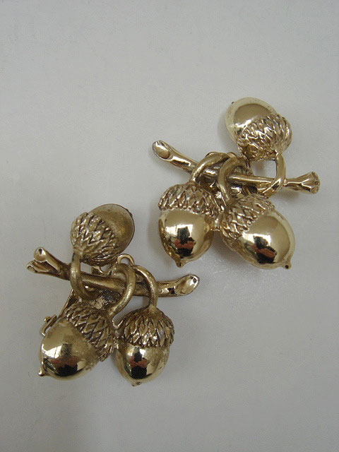 画像: gold acorn earring