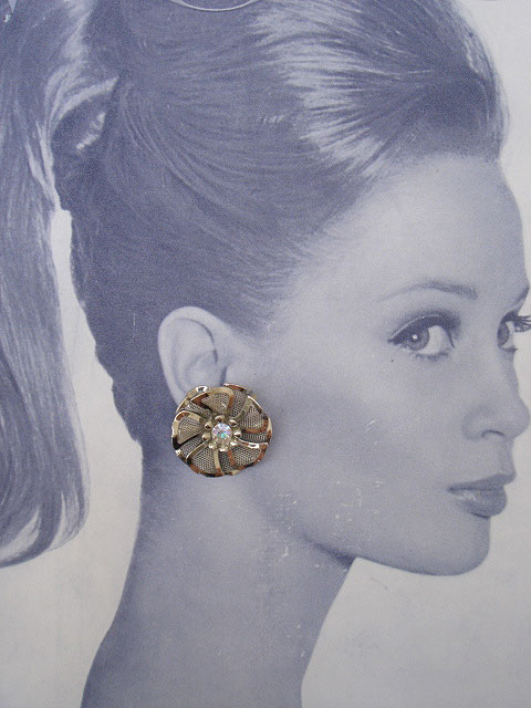 画像: "BED" mesh flower earring