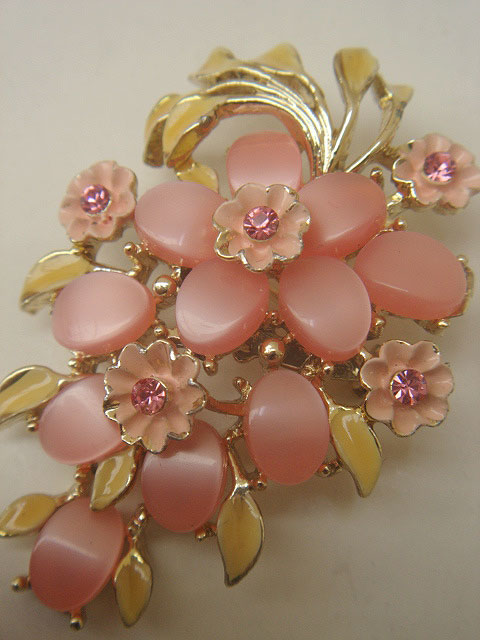 画像: pink flower brooch