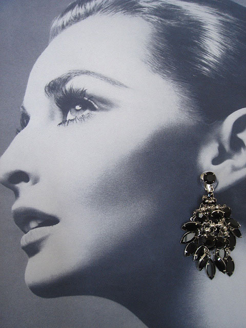 画像: black chandelier earring