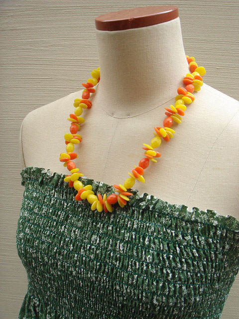 画像: yellow & orange plastic necklace