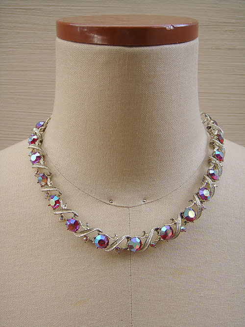 画像: red rhinestone necklace