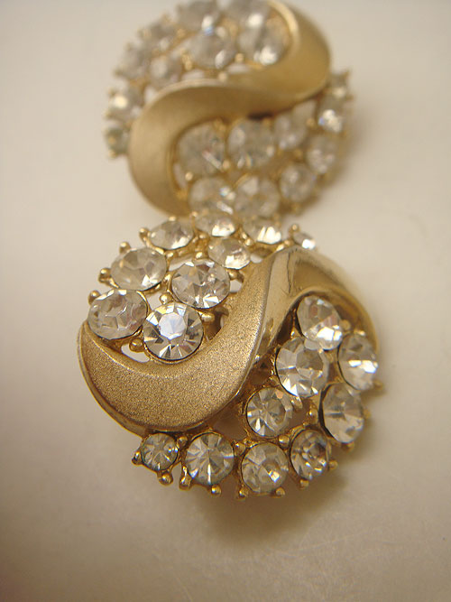 画像: "TRIFARI" gold & rhinestone earring