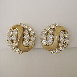 画像1: "TRIFARI" gold & rhinestone earring