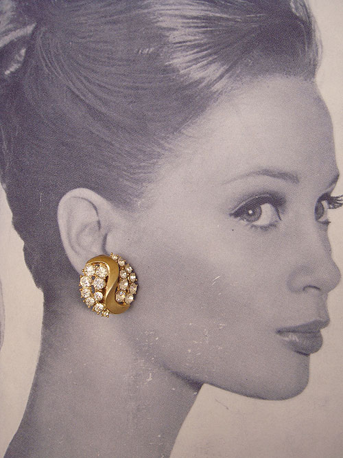画像: "TRIFARI" gold & rhinestone earring