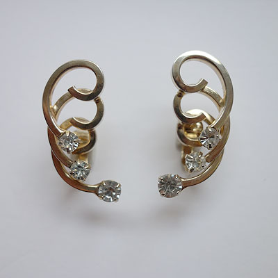 画像1: gold wire and rhinestone earring