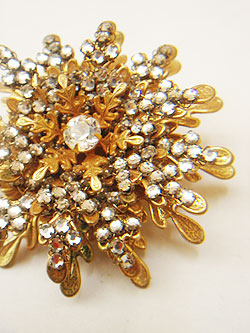画像1: "MIRIAM HASKELL" gold color brooch